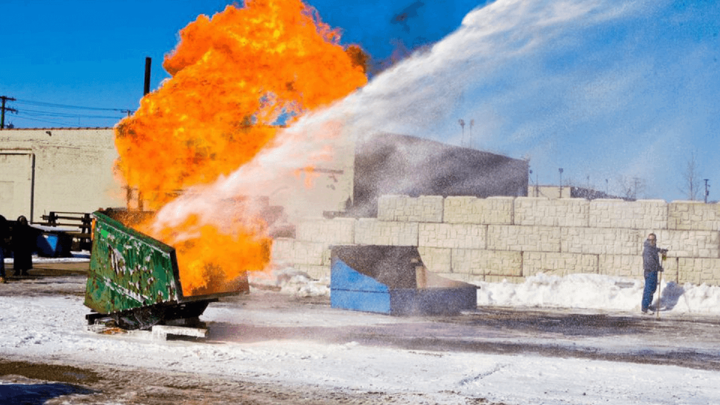 Combate remoto a incêndios com a FLIR e sistemas de supressão de incêndios