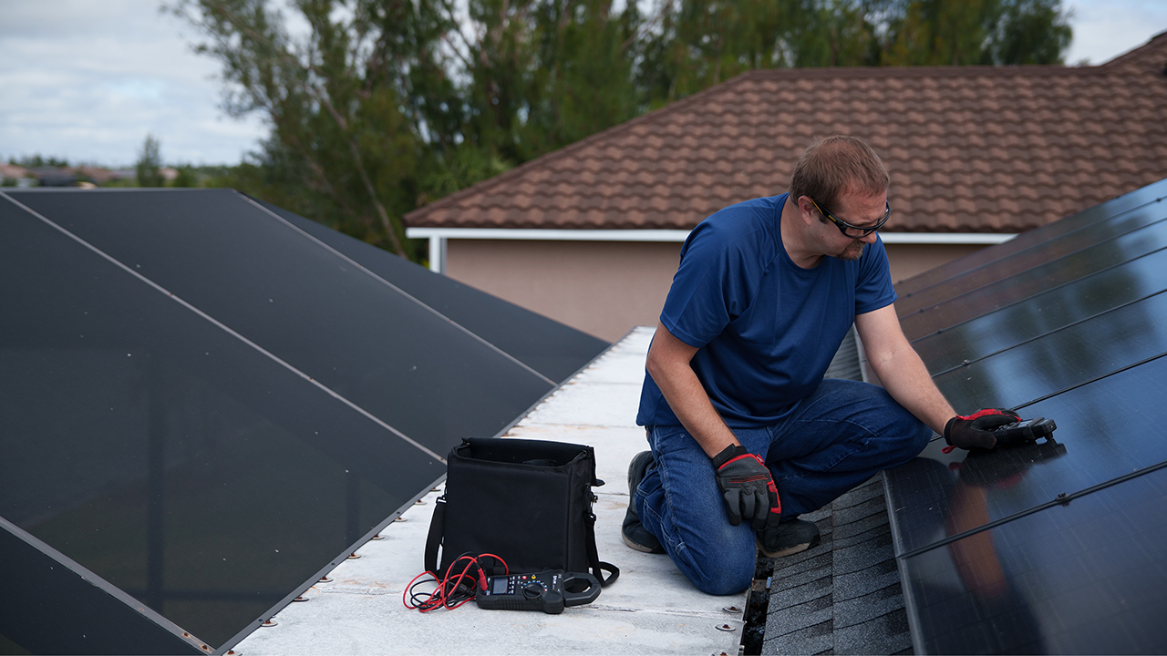 Solucione Problemas Mais Rápidos e Melhore a Inspeção e Instalação de Painéis Solares com os Kits FLIR PV